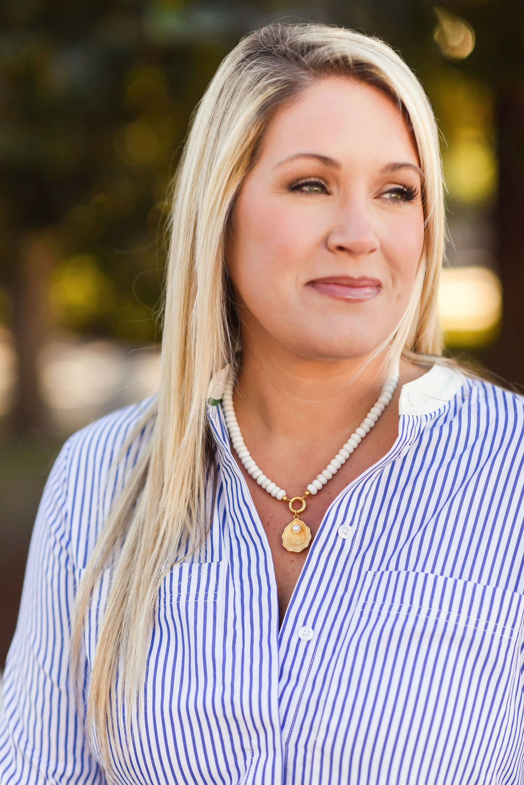 BAYLOR NECKLACE WHITE WITH OYSTER CHARM