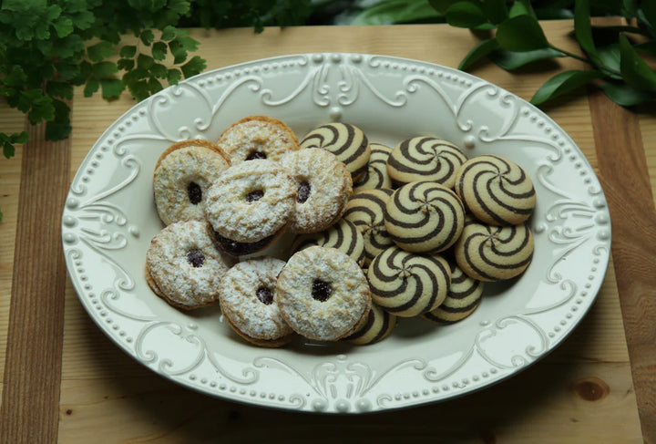 Decorative plate with cookies on a wooden surface