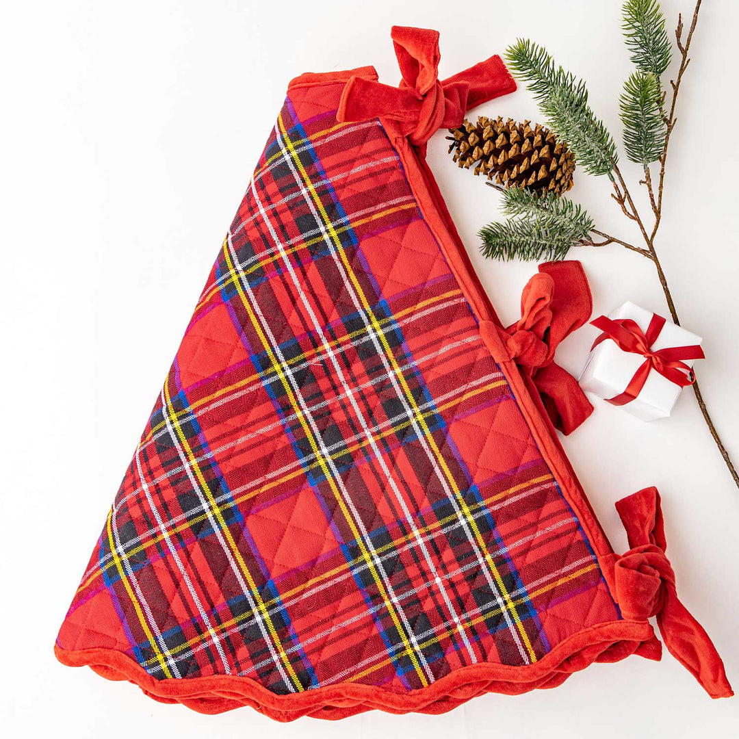 tartan plaid quilted tree skirt trimmed in velvet red