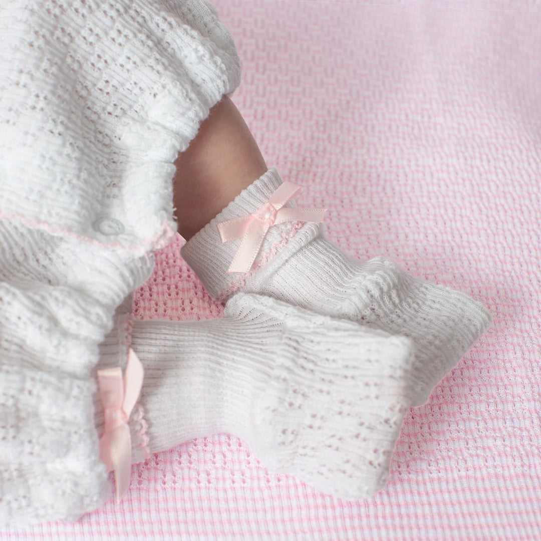 PATY KNIT WHITE WITH PINK TRIM BOOTIES WITH BOW