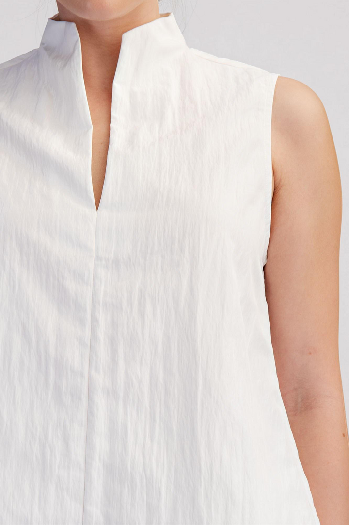 WHITE STAND COLLAR SLIT VNECK SLEEVELESS TOP