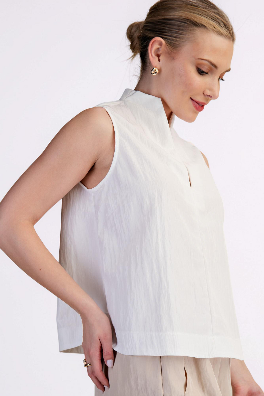 WHITE STAND COLLAR SLIT VNECK SLEEVELESS TOP