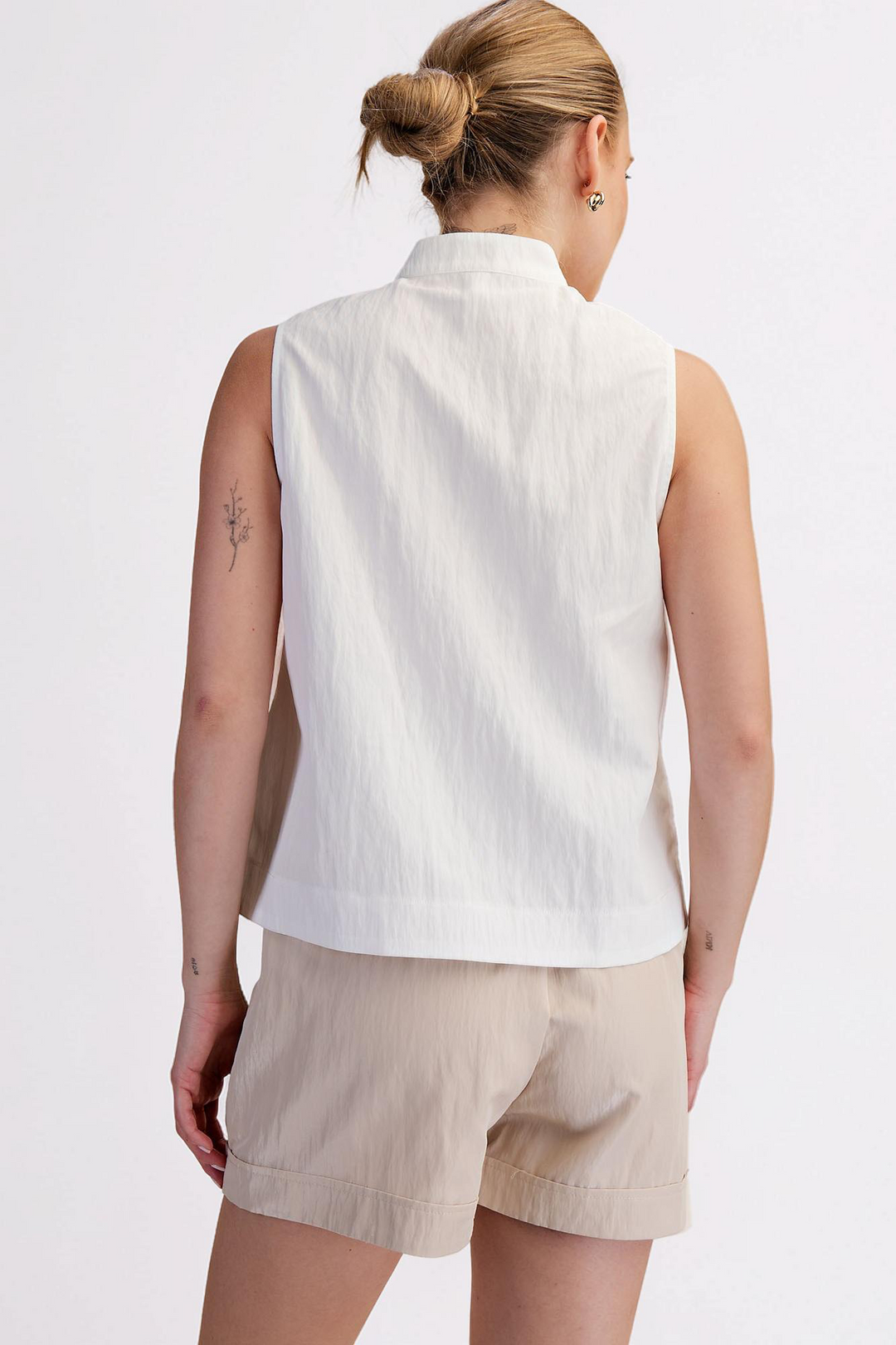 WHITE STAND COLLAR SLIT VNECK SLEEVELESS TOP