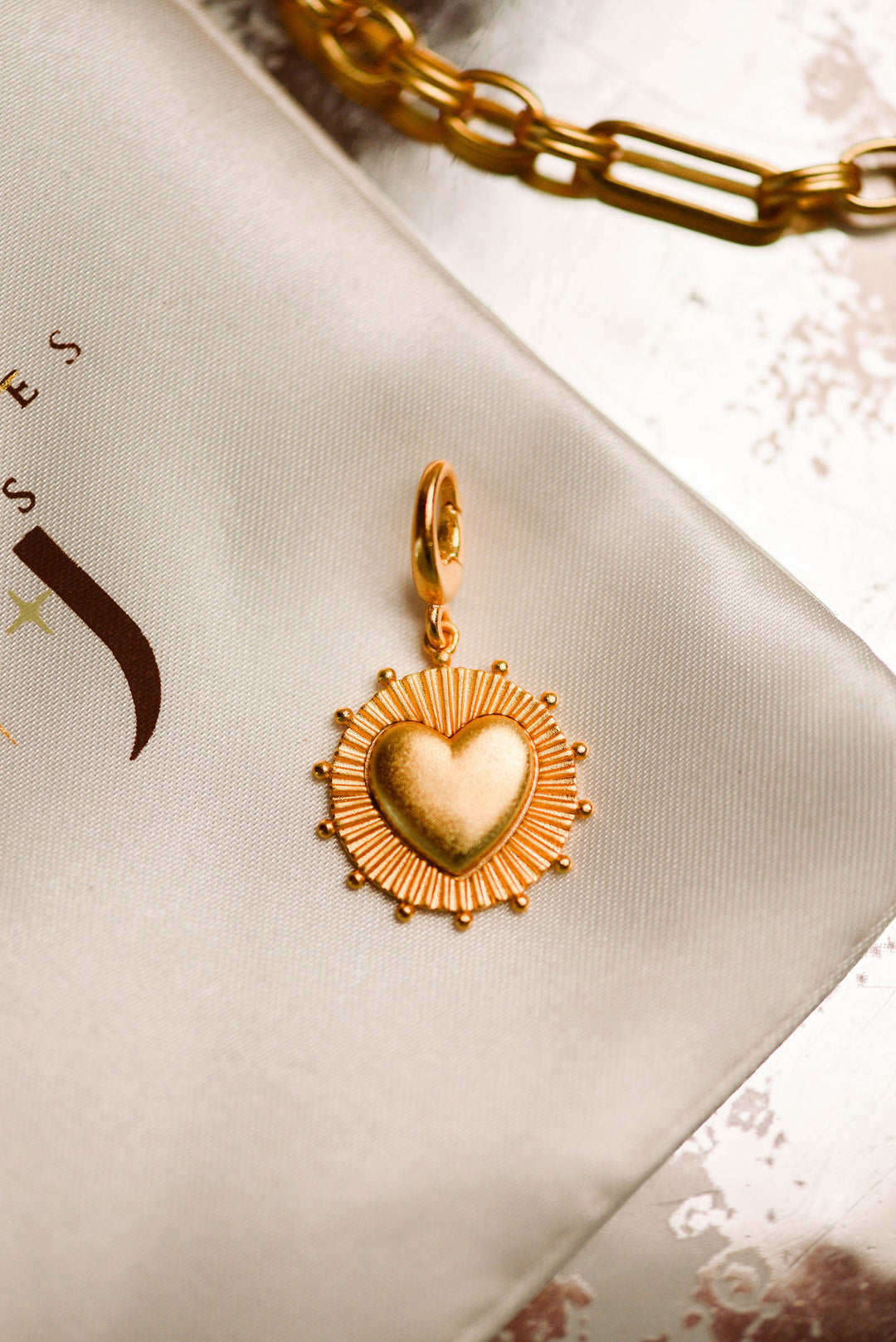 LILLY NECKLACE WITH HEART CHARM