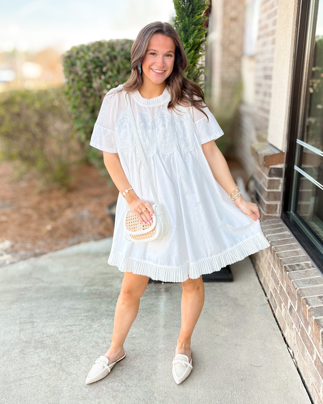 WHITE LACE APPLIQUE MESH DETAIL PLEATED HEM DRESS