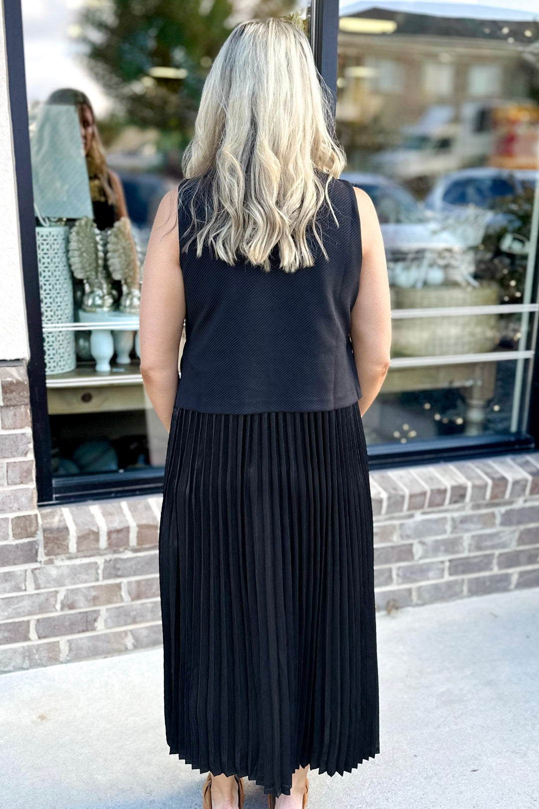 BLACK SLEEVELESS PLEATED SKIRT GOLD BUTTON DRESS