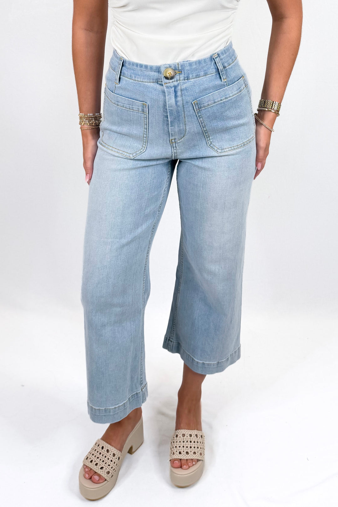 LIGHT WASH HIGH RISE WIDE LEG JEANS