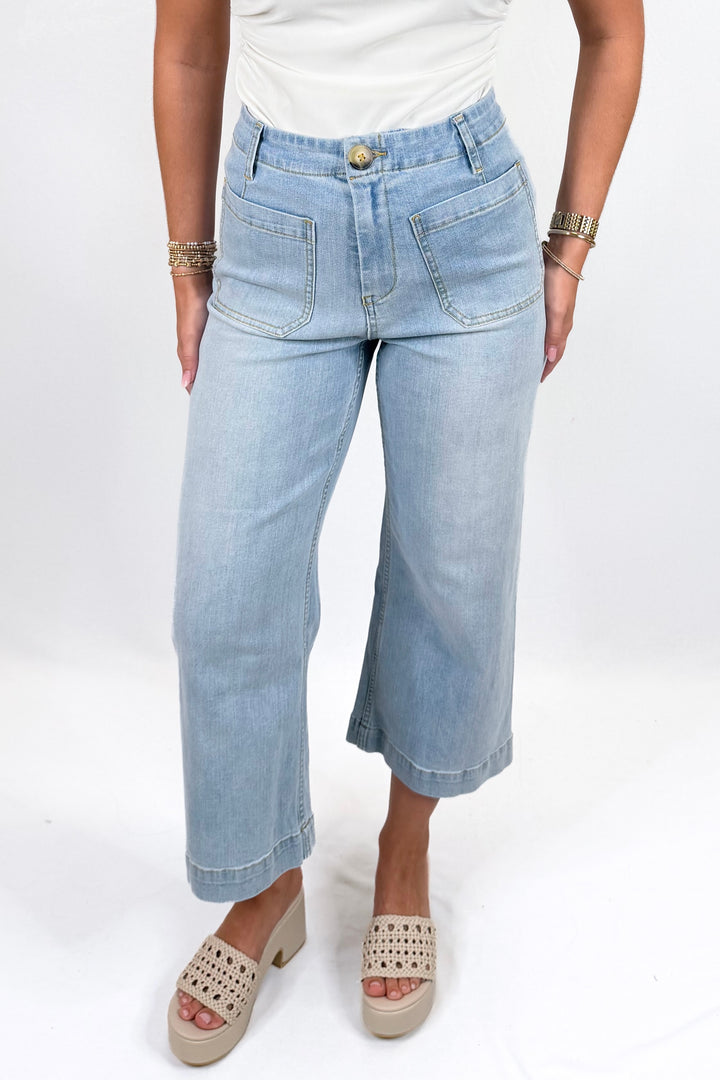 LIGHT WASH HIGH RISE WIDE LEG JEANS
