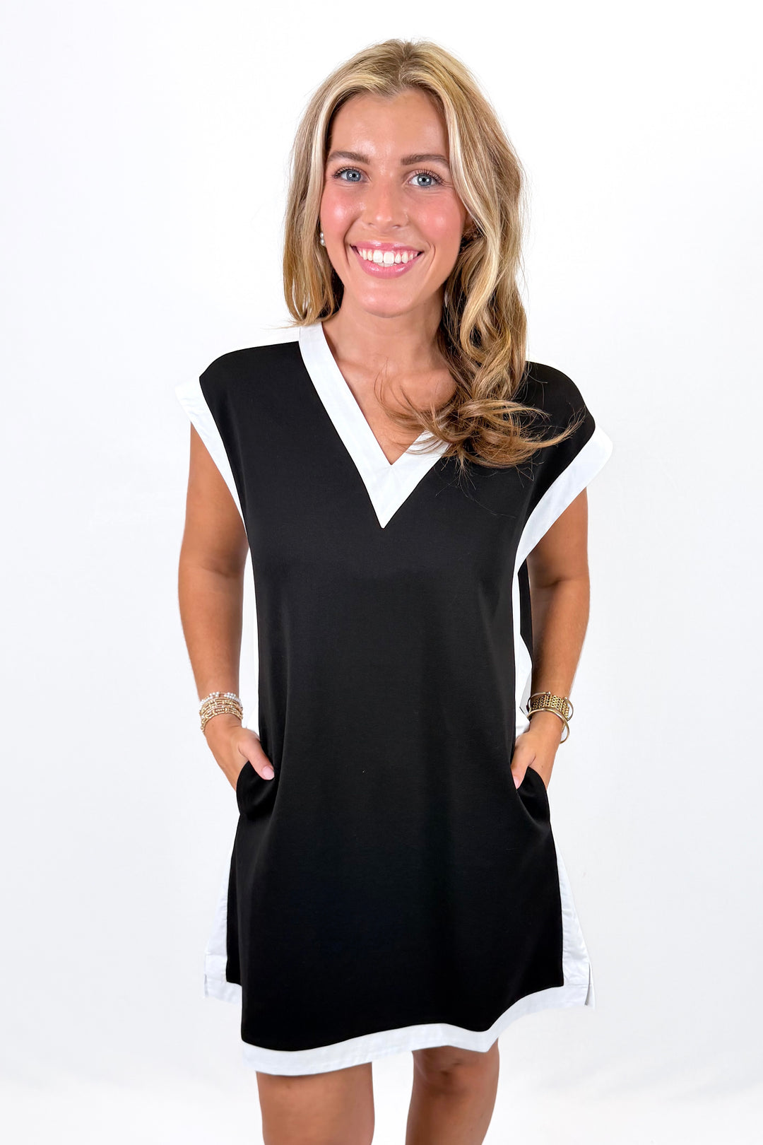 BLACK & WHITE COLOR BLOCK SHIFT DRESS