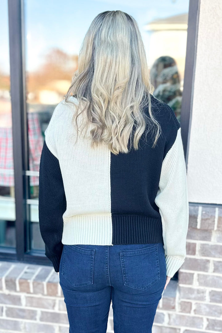 BLACK & WHITE COLOR BLOCK TURTLENECK SWEATER