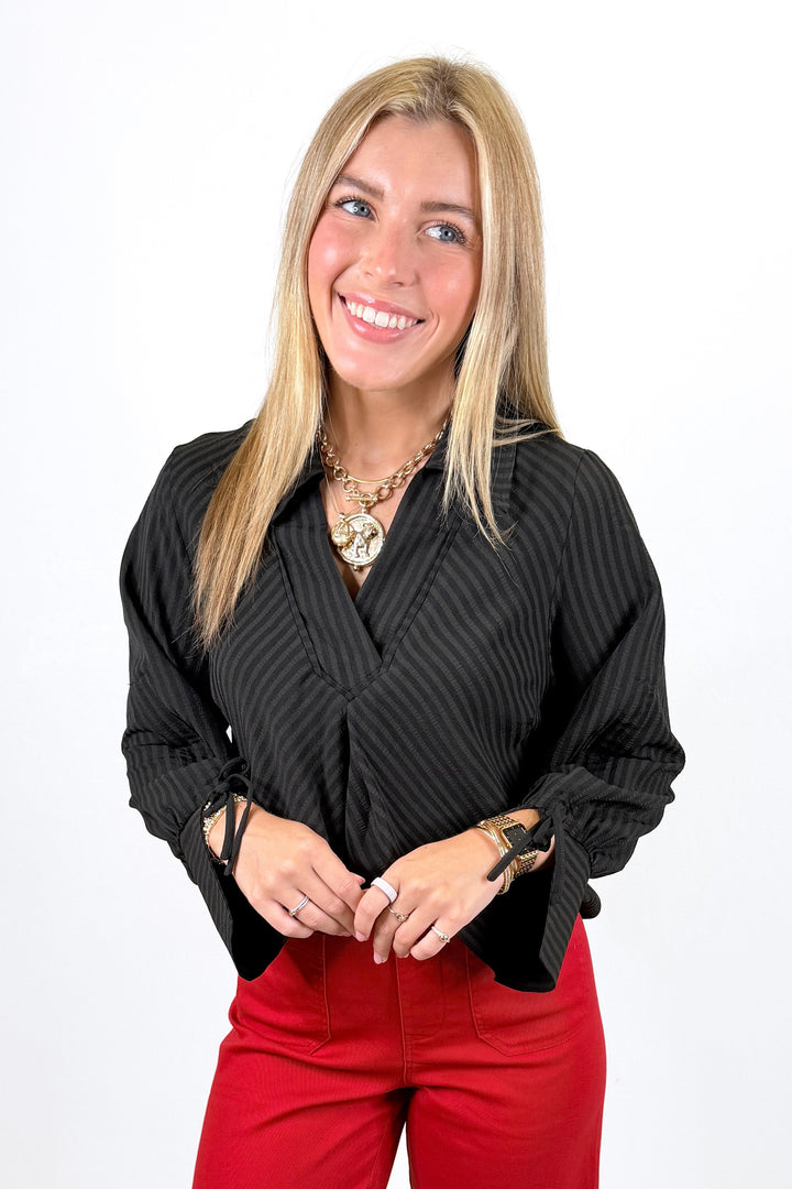 BLACK STRIPE VNECK COLLAR TIE SLEEVE TOP