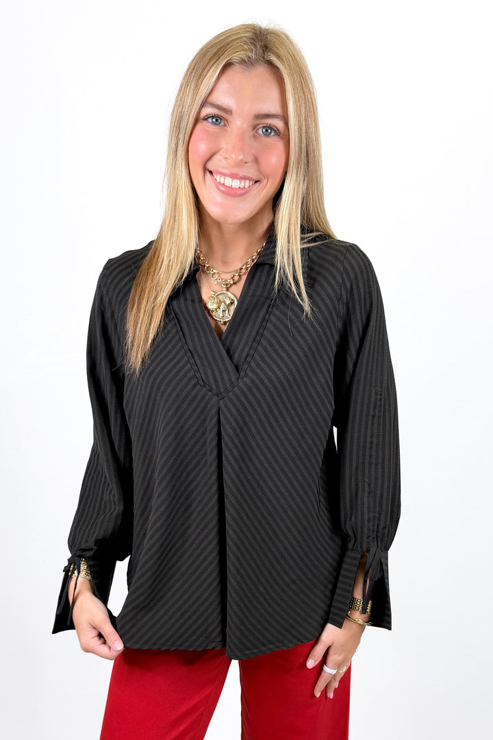 BLACK STRIPE VNECK COLLAR TIE SLEEVE TOP