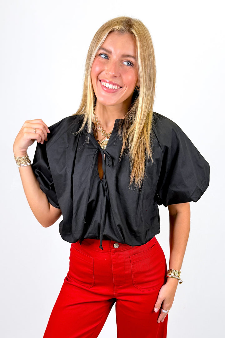 KARLIE: BLACK POPLIN BUBBLE 1/2 SLEEVE TOP