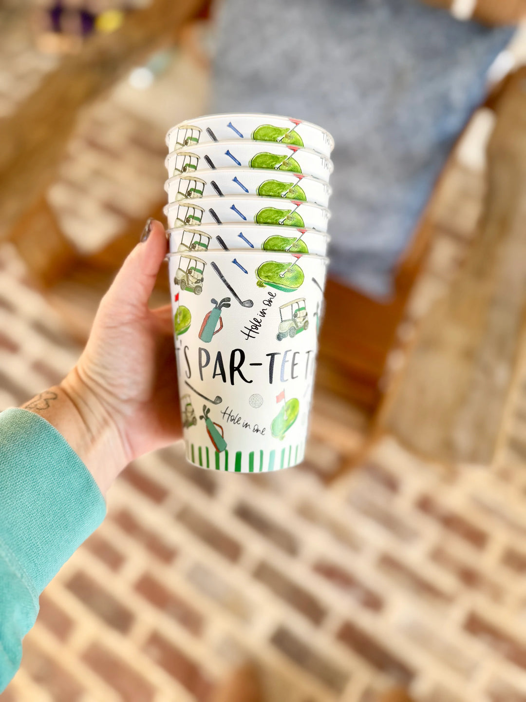 REUSABLE PLASTIC CUPS WITH GOLF MOTIFS THAT SAY "PAR-TEE"