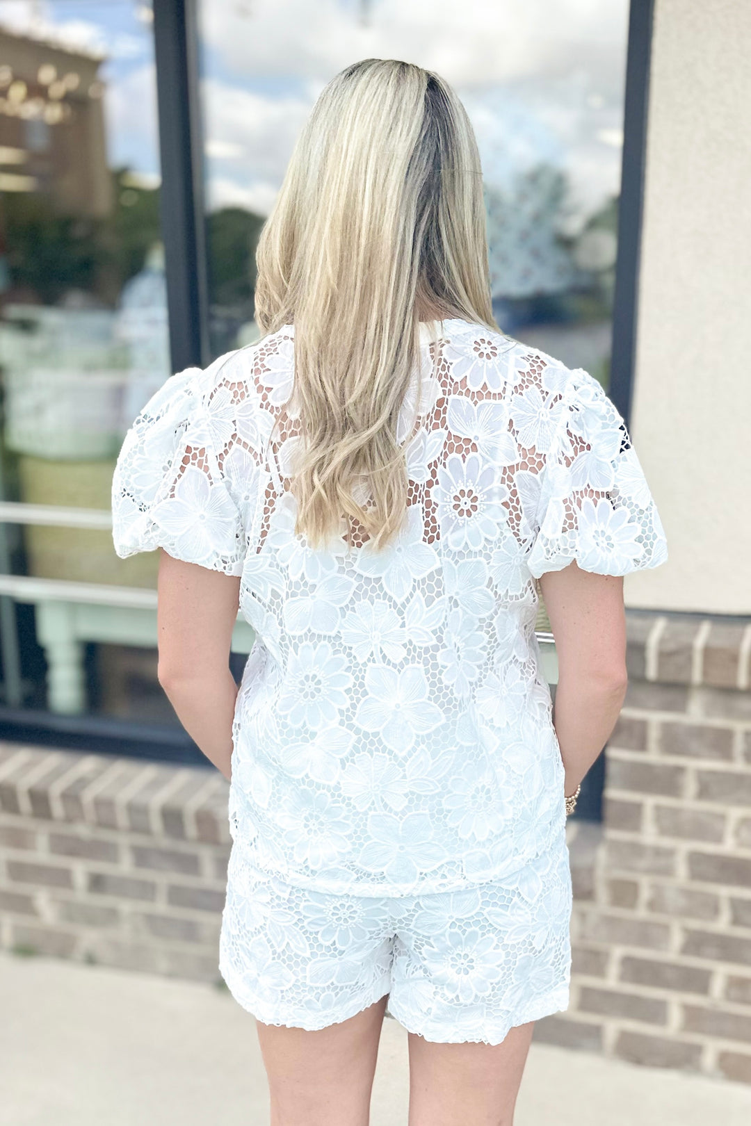 WHITE LACE SHORTS