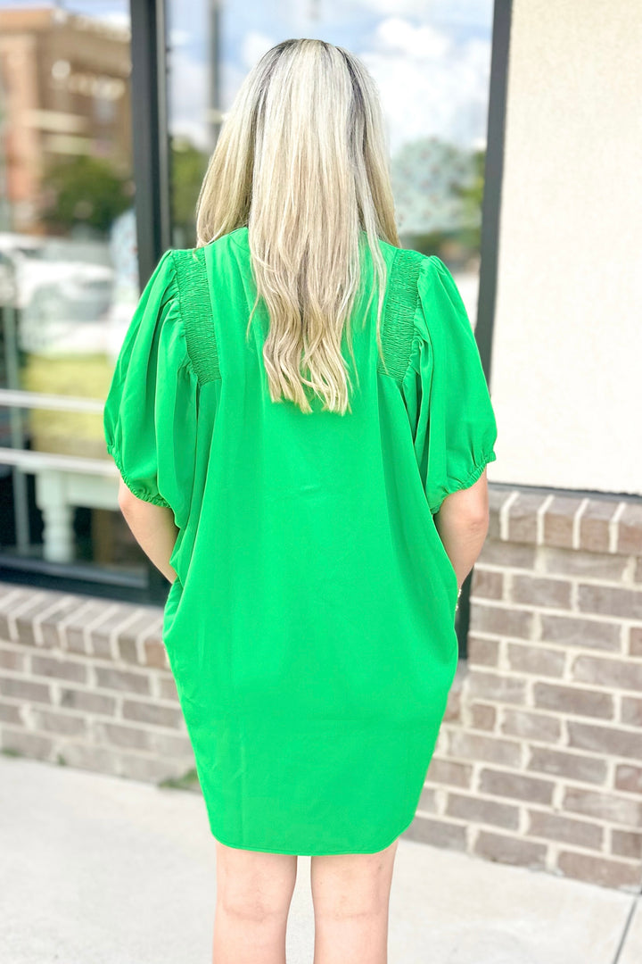 KELLY GREEN SMOCKED SHOULDER VNECK DRESS