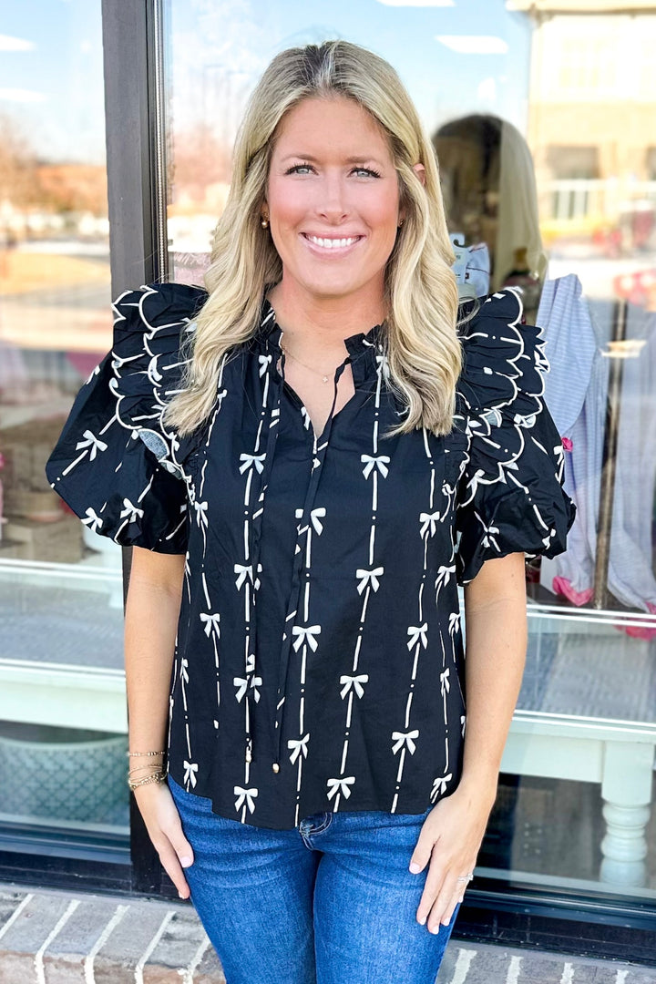 BLACK BOW PATTERN SCALLOP DETAIL TOP