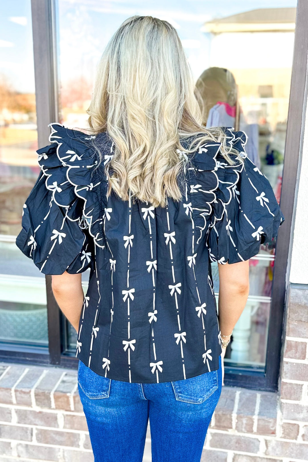 BLACK BOW PATTERN SCALLOP DETAIL TOP