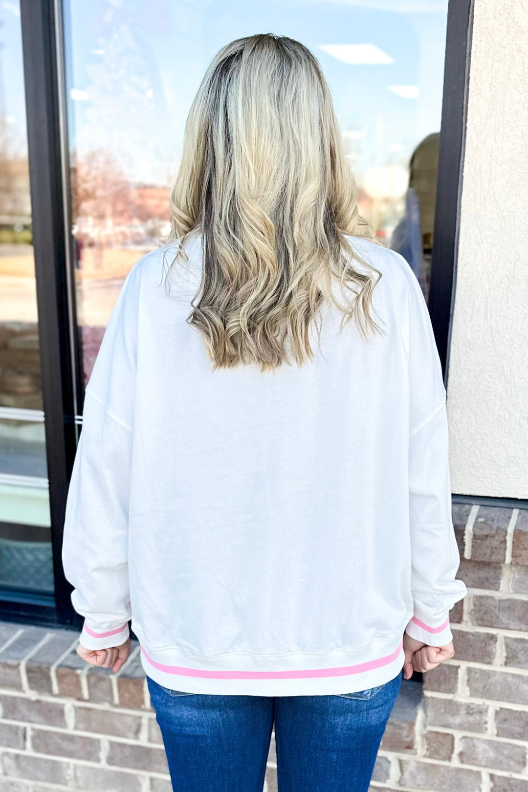 WHITE XOXO PATCH SWEATSHIRT