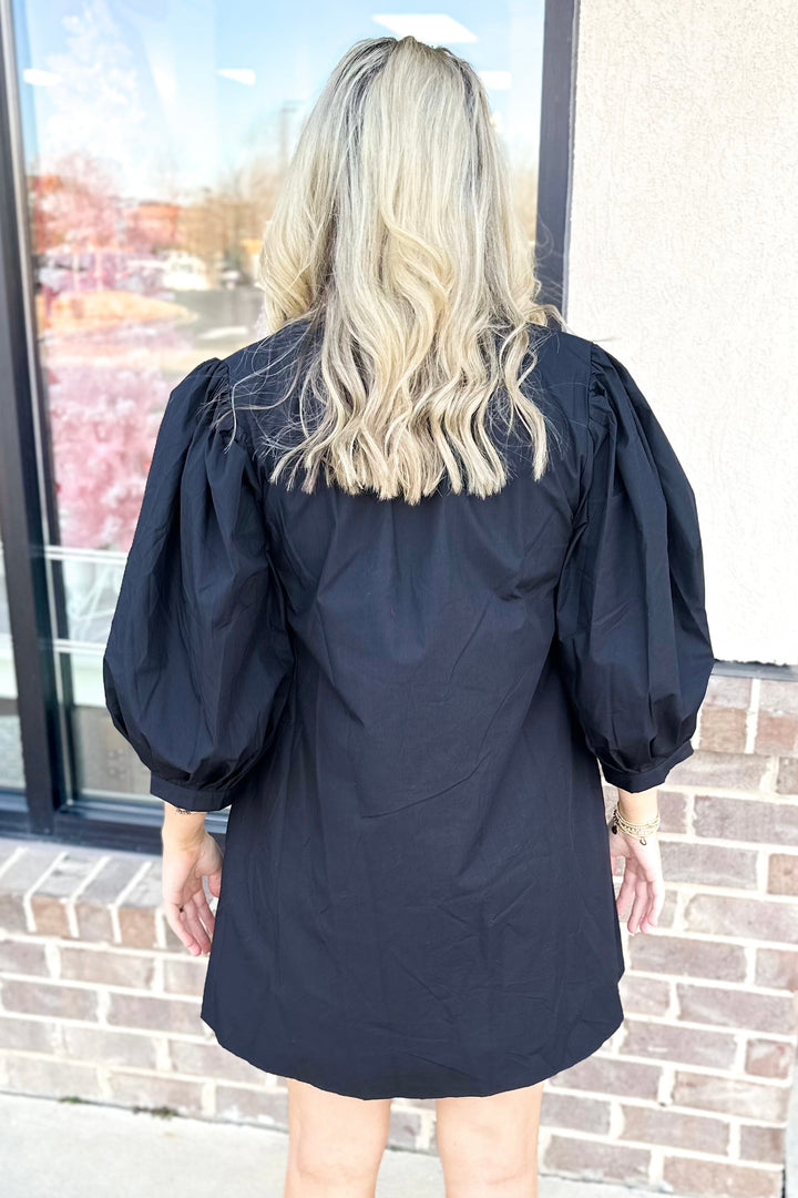 BLACK 3/4 SLEEVE VNECK SHIFT DRESS