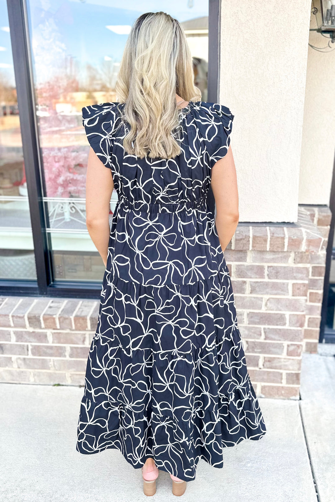 BLACK & WHITE SWIRL PRINT VNECK MAXI DRESS