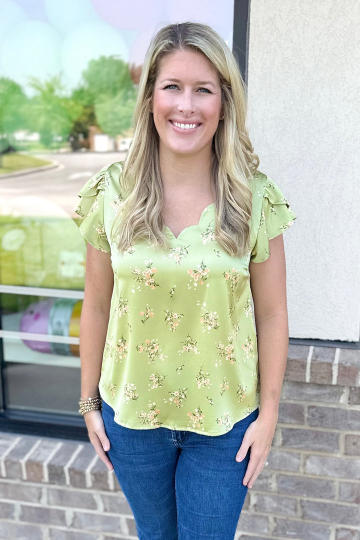 OLIVE FLORAL SATIN SCALLOP VNECK TOP