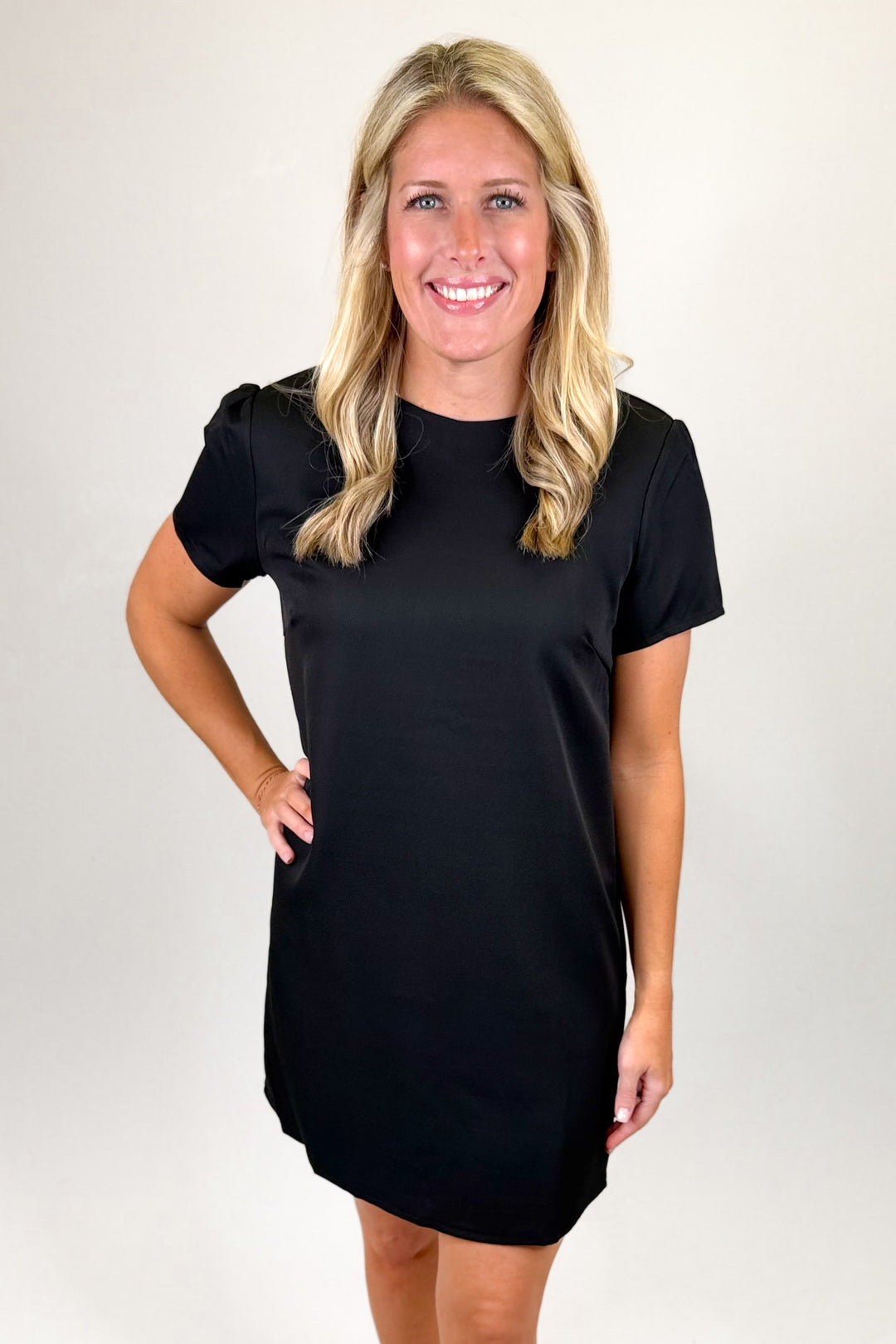 Black SHORT SLEEVE SHIFT DRESS M Black SHORT SLEEVE SHIFT DRESS M