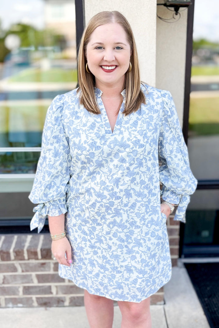 BLUE & WHITE FLORAL 3/4 SLEEVE VNECK DRESS