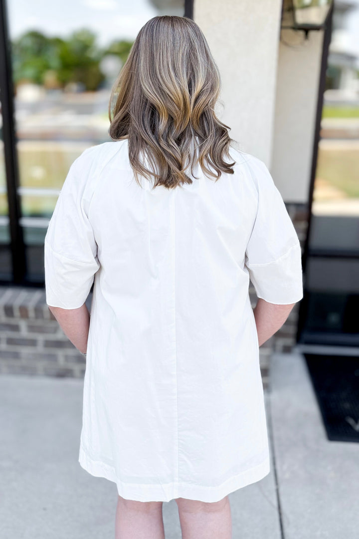 WHITE VNECK SHORT SLEEVE SHIFT DRESS