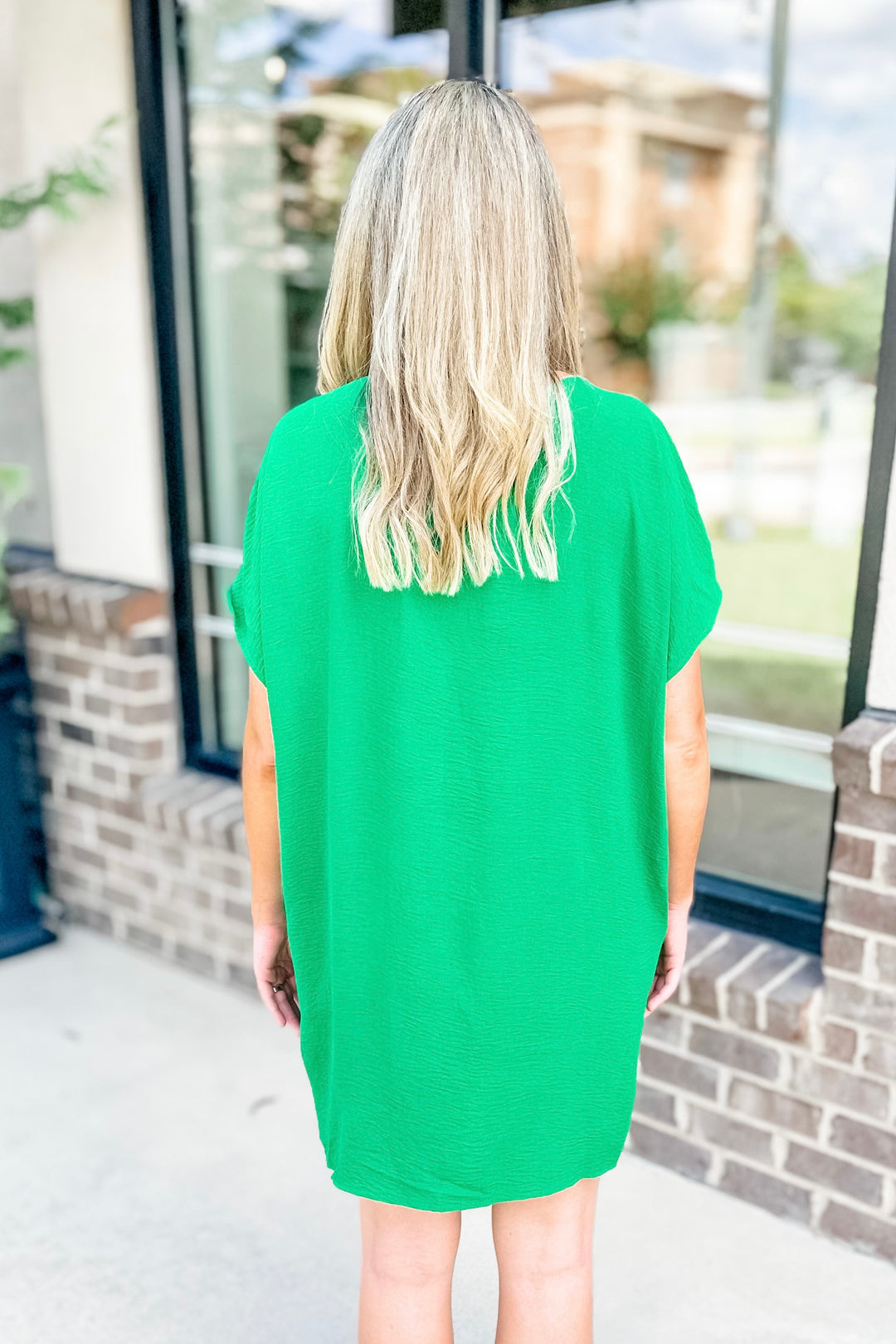 KELLY GREEN RELAXED VNECK DRESS