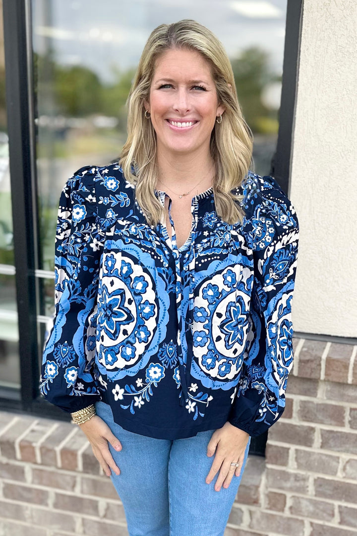 NAVY MEDALLION PRINT TOP