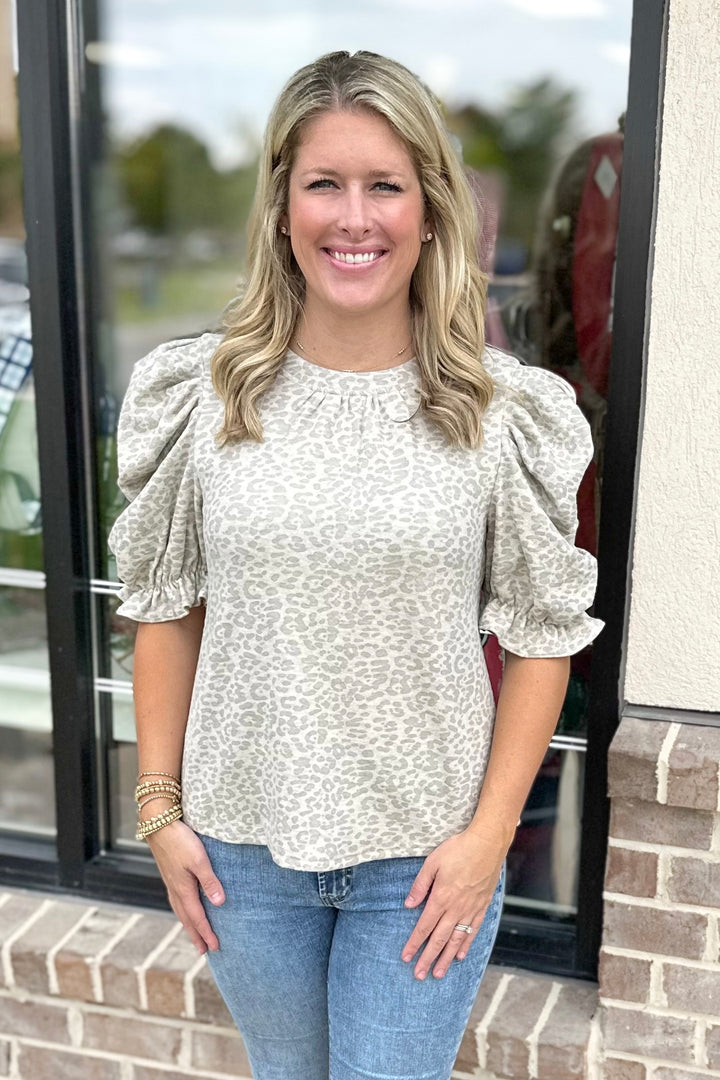 TAUPE LEOPARD RUCHED SLEEVE TOP