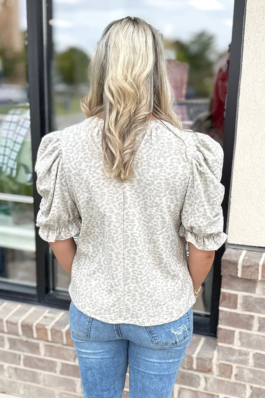 TAUPE LEOPARD RUCHED SLEEVE TOP