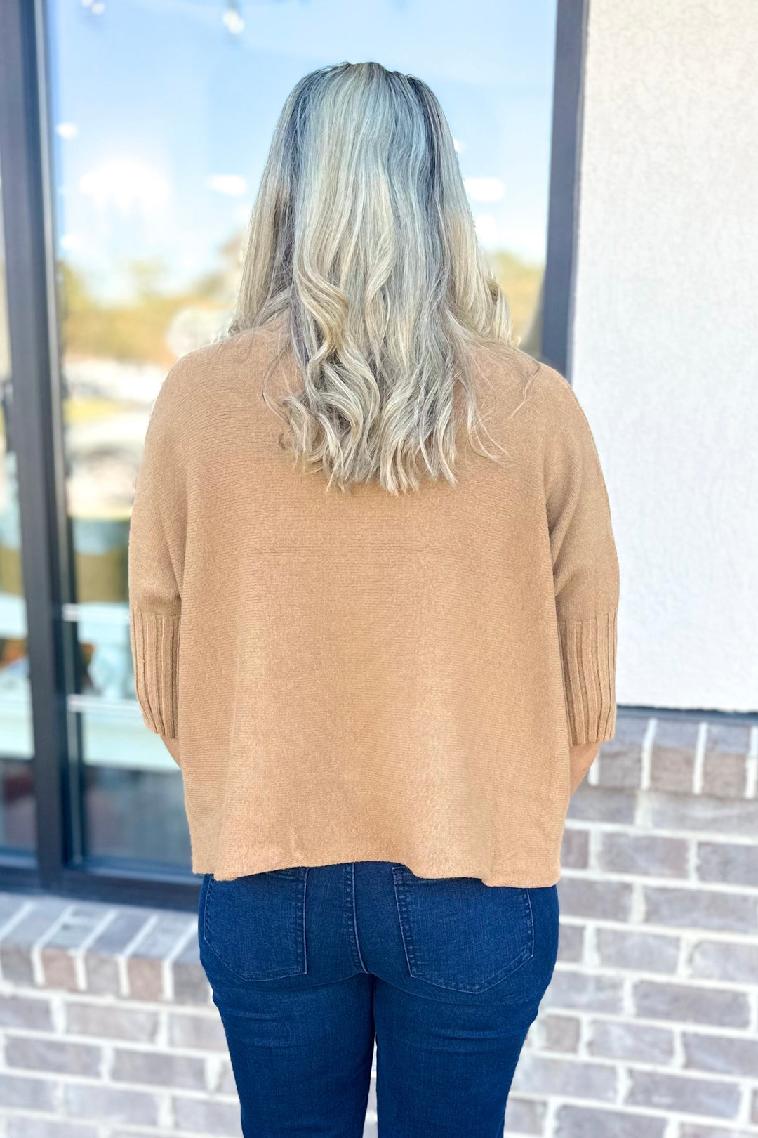 CAMEL TURTLENECK SHORT SLEEVE SWEATER