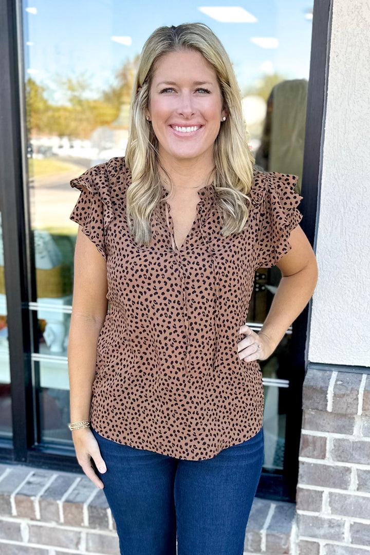 MOCHA SPOTTED TIE FRONT RUFFLE TOP