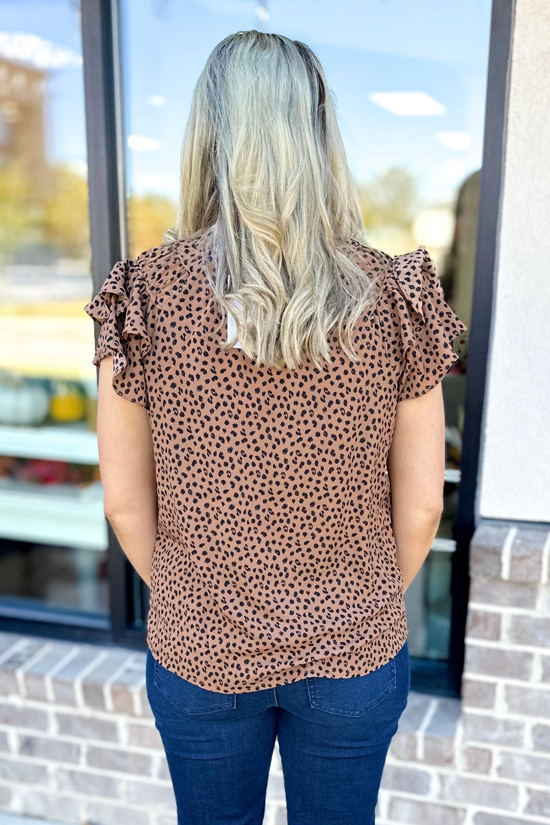 MOCHA SPOTTED TIE FRONT RUFFLE TOP