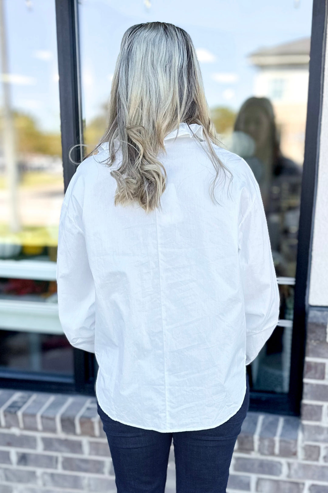 WHITE RUFFLE COLLAR VNECK LONG SLEEVE TOP