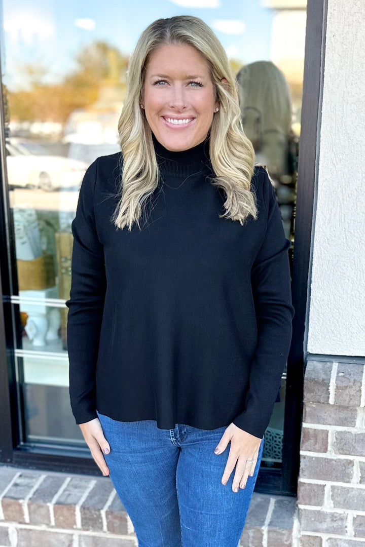 BLACK TURTLENECK SWING SWEATER