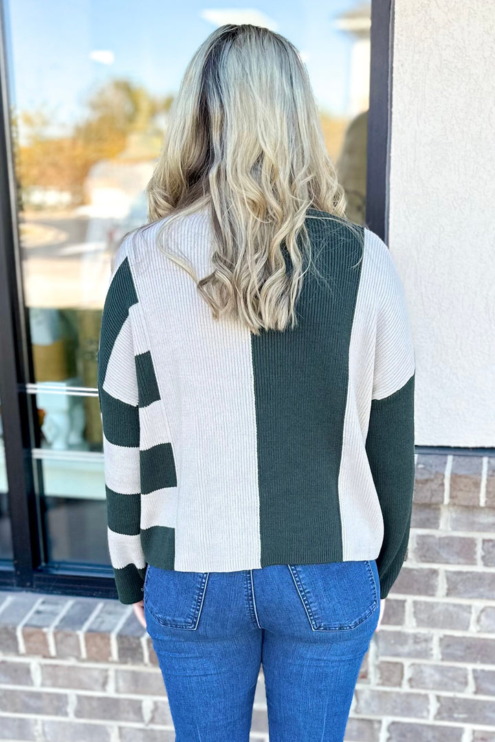 IVORY & HUNTER GREEN COLOR BLOCK SWEATER