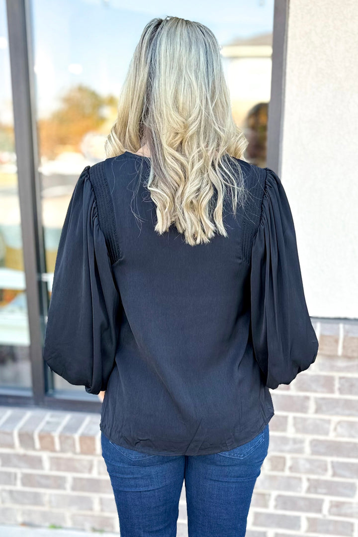 BLACK SMOCKED SHOULDER BALLOON SLEEVE TOP