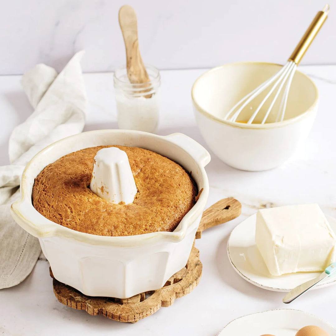 WHITE ITALIAN BAKERS BUNDT PAN