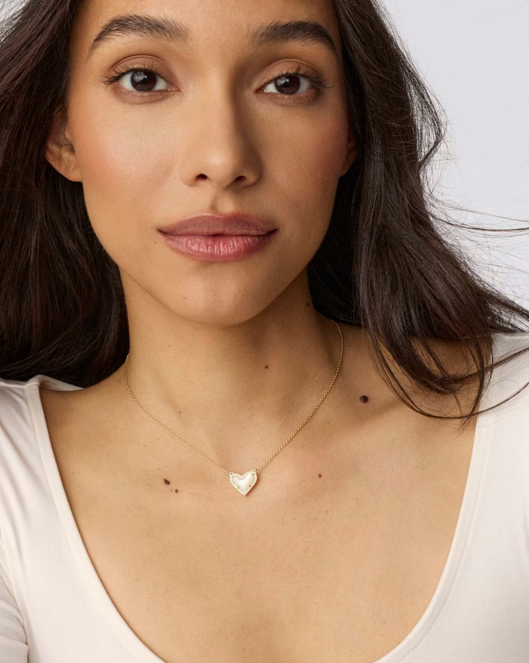 ARI HEART SHORT PENDANT NECKLACE, GOLD IVORY MOTHER OF PEARL