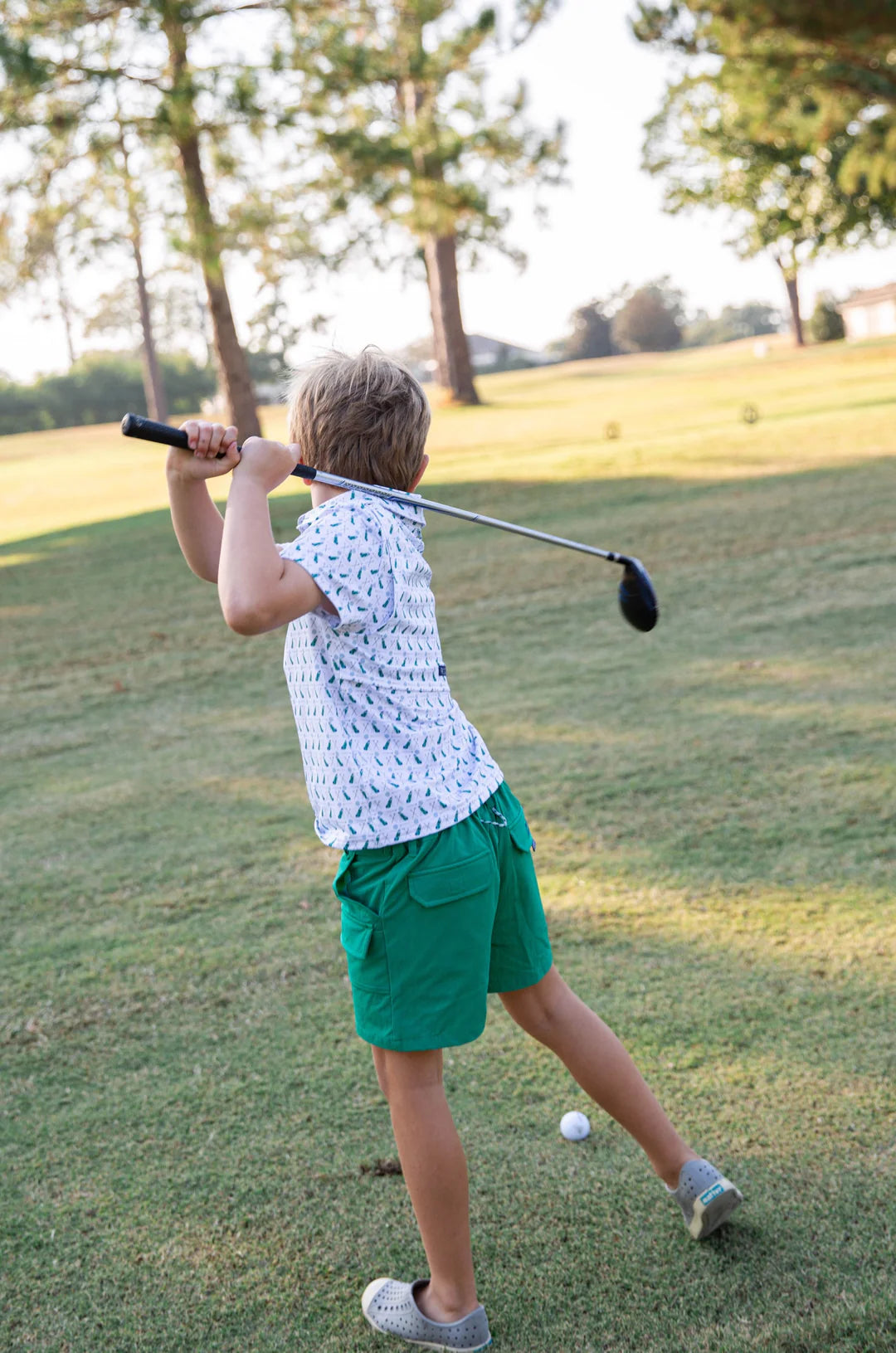 GOLF PRINT ON WHITE PERFORMANCE POLO