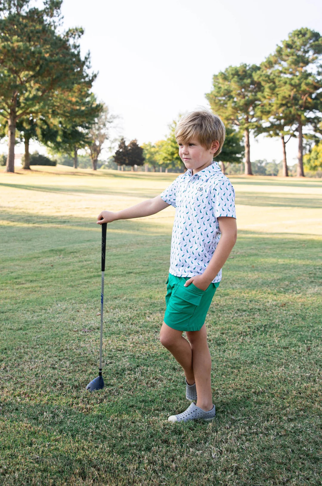 GOLF PRINT ON WHITE PERFORMANCE POLO