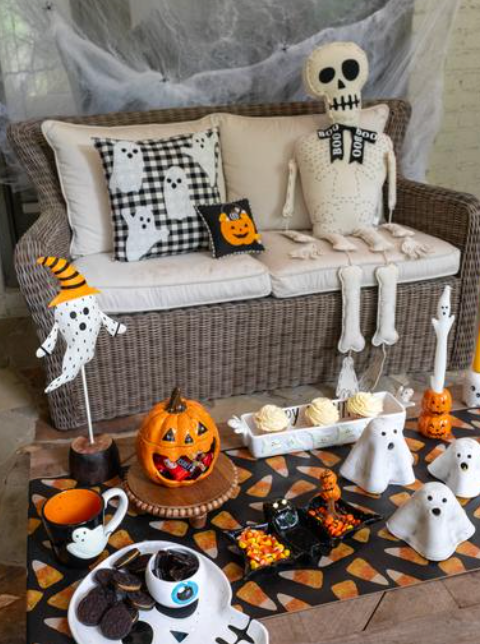 Halloween Tin Sitter – Festive Bat, Ghost, or Pumpkin Table Decoration | Walker Boutique