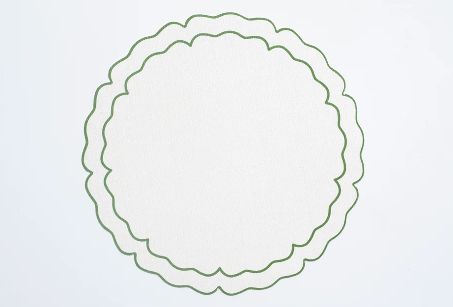 Green Scalloped Vinilo Placemat Set – Wipe-Clean Decorative Placemats with Scalloped Edges | Walker Boutique