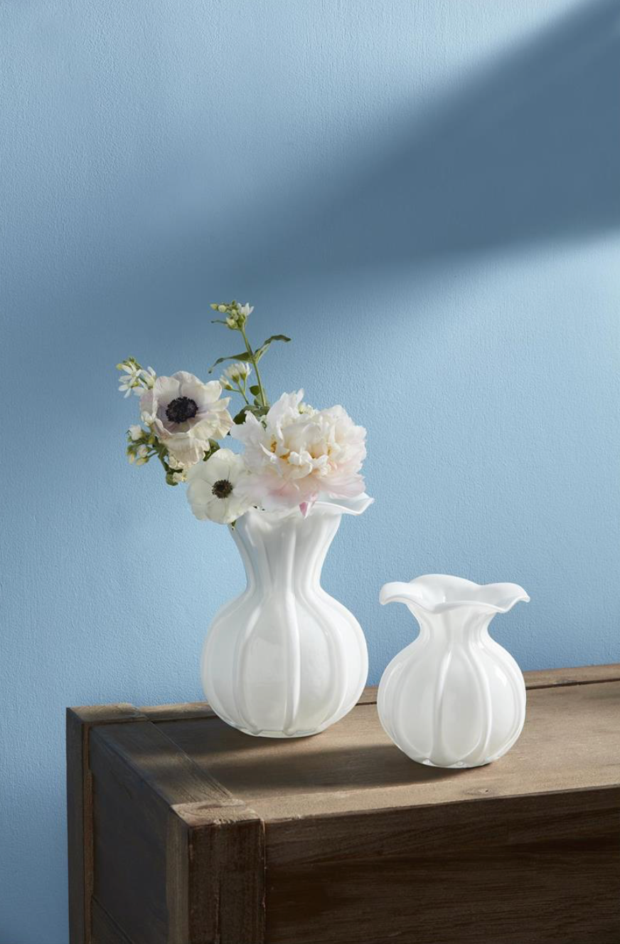 OPAQUE RUFFLED GLASS VASE