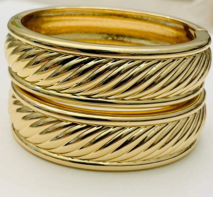 CLASSIC GOLD TWIST HINGED BRACELET