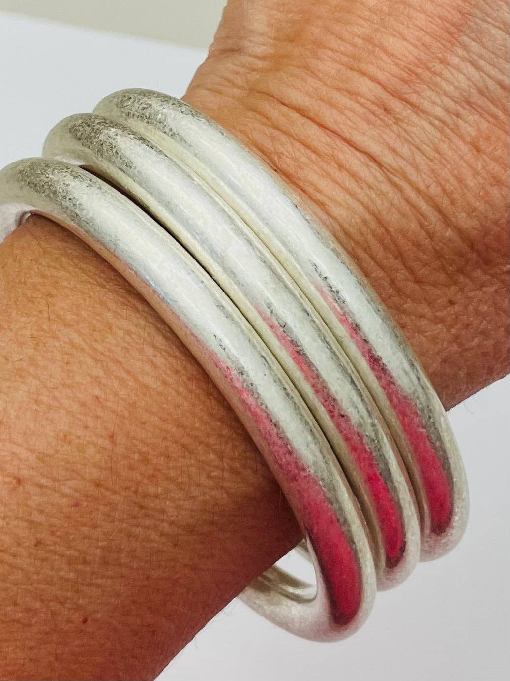 MATTE SILVER CHIC BOLD VINTAGE BANGLES SET