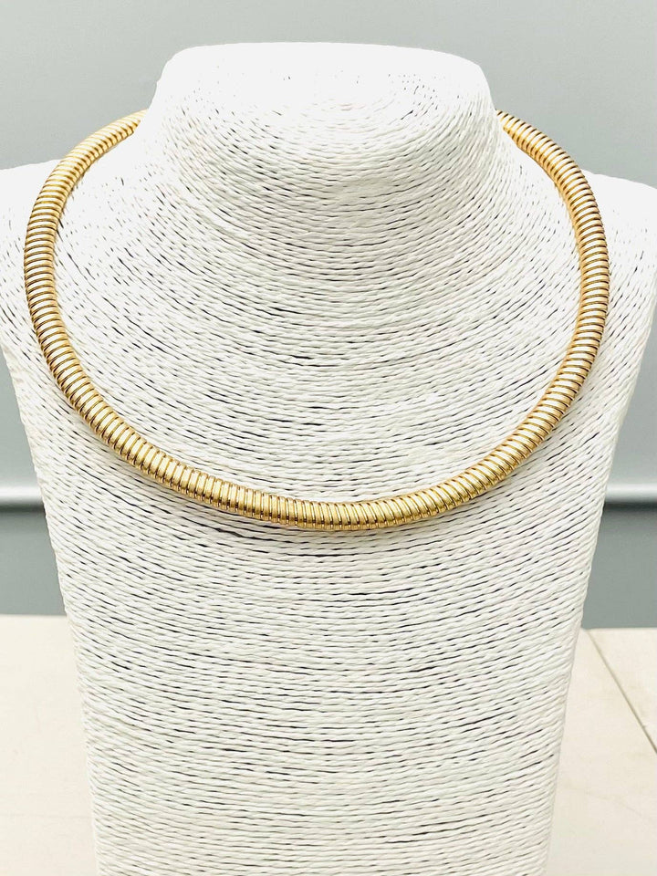 GOLD SIMPLE OMEGA NECKLACE